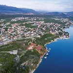 Four-bedroom With Sea View 01 Сasa de vacaciones Maslenica