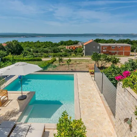 Сasa de vacaciones Four-bedroom With Sea View 01 Maslenica