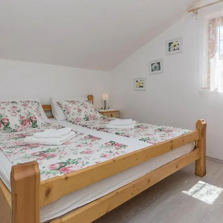 Four-bedroom With Sea View 01 Maslenica