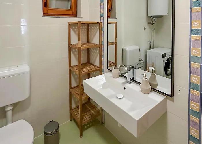 Four-bedroom With Sea View 01 Ferienhaus Maslenica