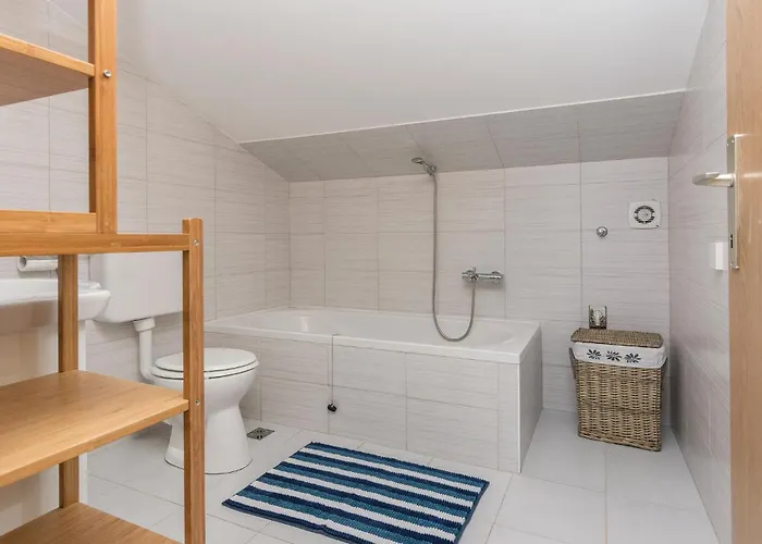 Four-bedroom With Sea View 01 Ferienhaus Maslenica