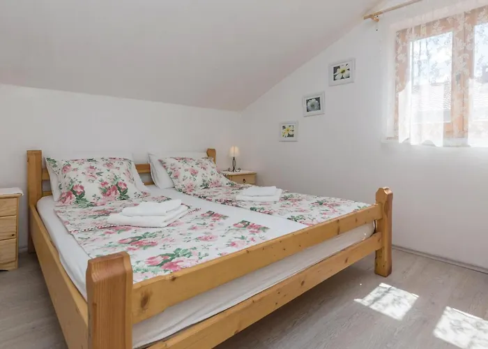 Four-bedroom With Sea View 01 Maslenica