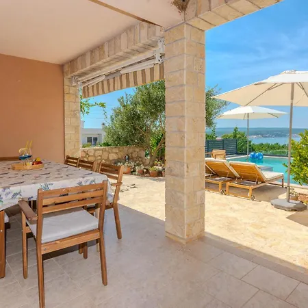 Four-bedroom With Sea View 01