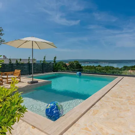 Prázdninový dům Four-bedroom With Sea View 01