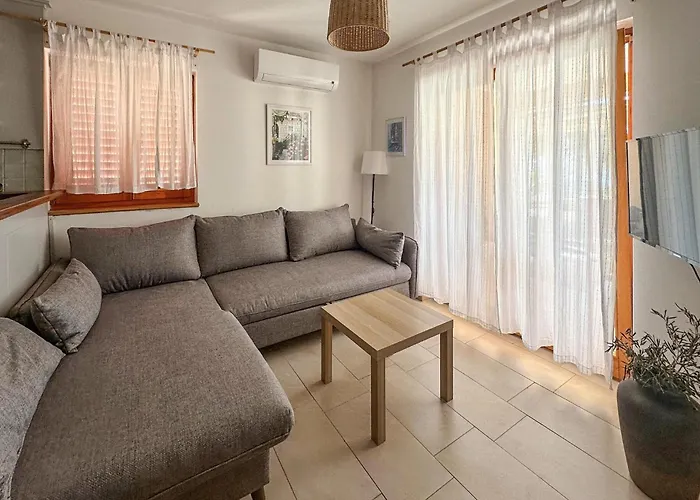 Four-bedroom With Sea View 01 度假居 马斯莱尼察