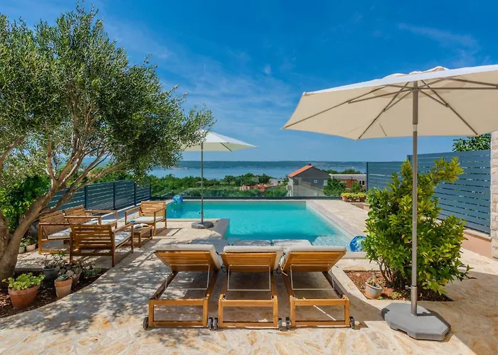 Four-bedroom With Sea View 01 * 马斯莱尼察